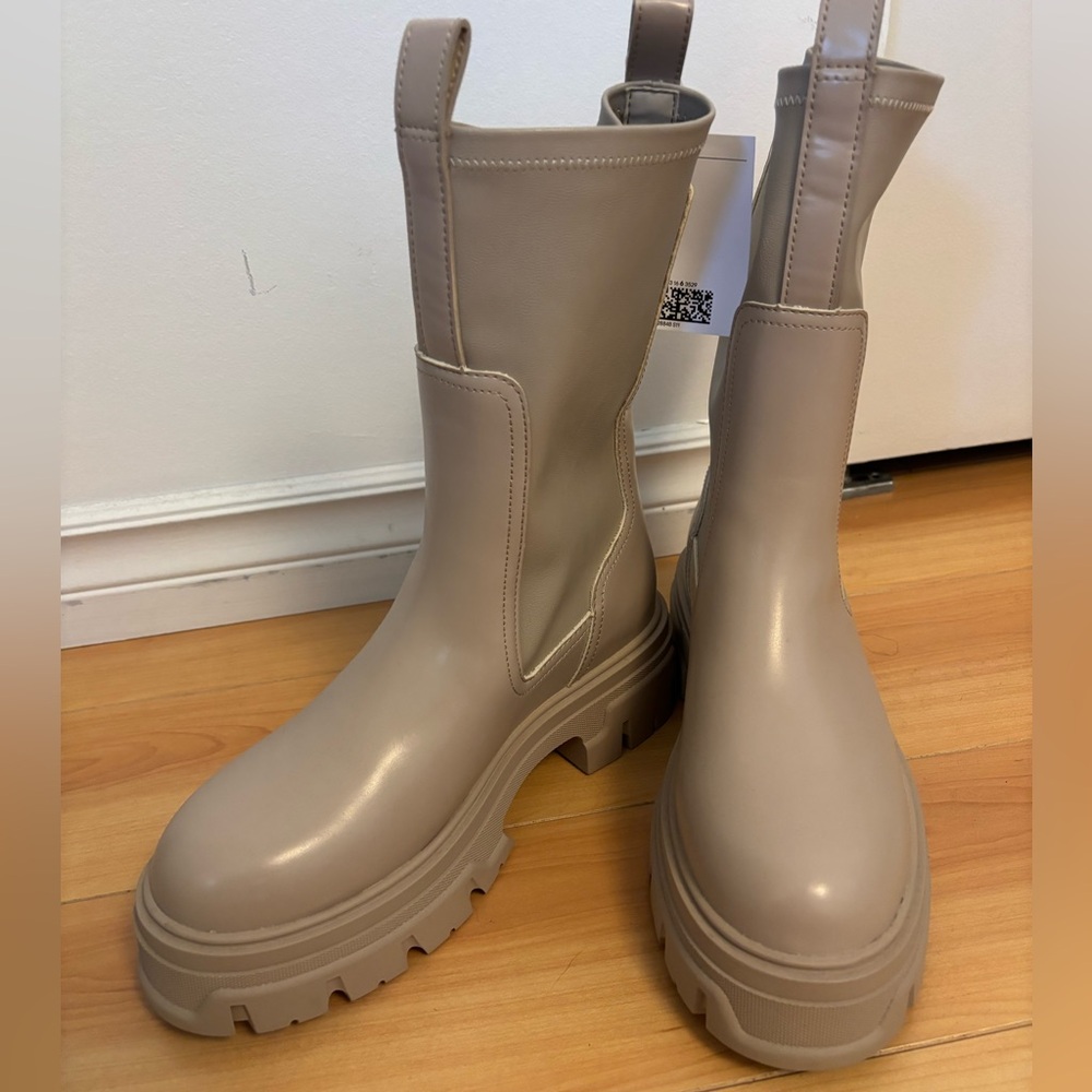 New H&M Women's Beige Lug Sole Ankle Boots
